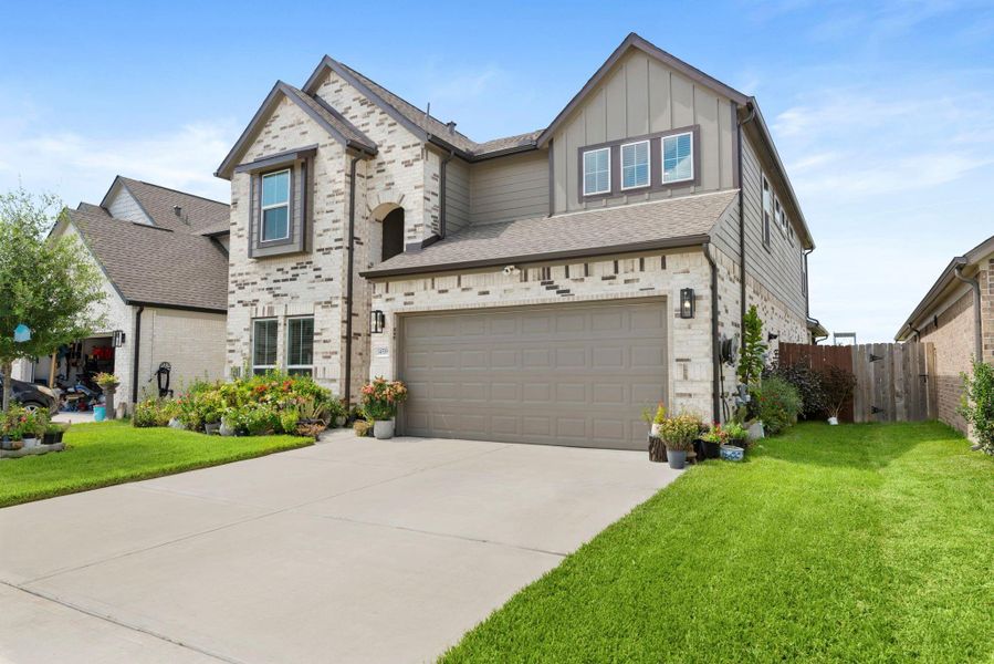 Front exterior of a new home in Edgewood Village, Houston, TX, highlighting curb appeal (Image 22). Front exterior of a new home in Edgewood Village, Houston, TX, highlighting curb appeal (Image 22).