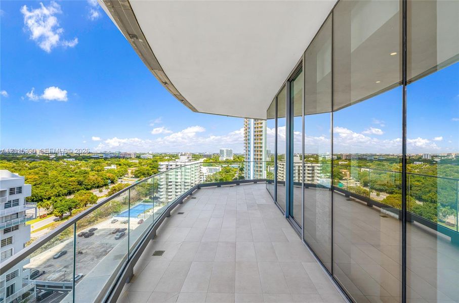 Condo located in Miami, FL showcasing its design and architecture (Image 66).