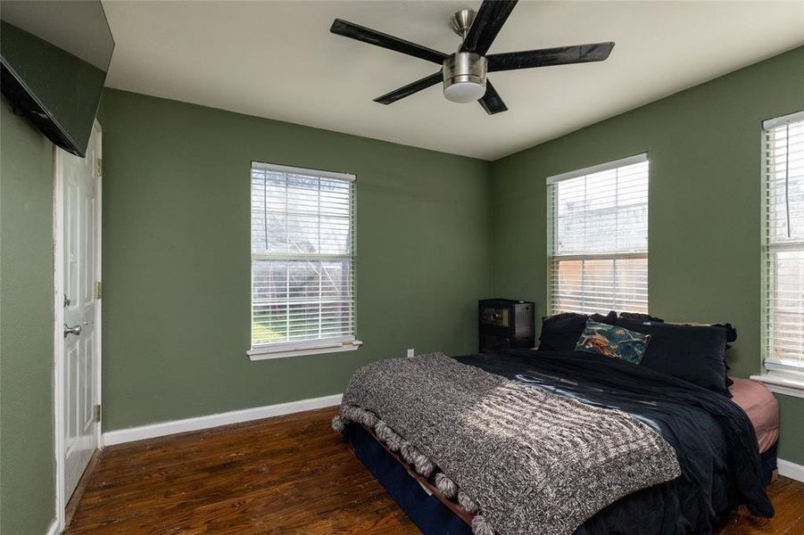 Furnished interior view inside a new home in , Weatherford (Image 24).