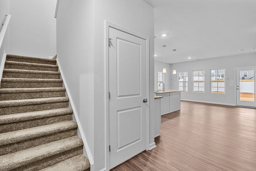 Spacious, unfurnished interior of a new home in Fieldstone, Lexington (Image 15).