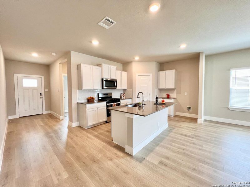 Furnished interior view inside a new home in Brookstone Creek, San Antonio (Image 17). Furnished interior view inside a new home in Brookstone Creek, San Antonio (Image 17).