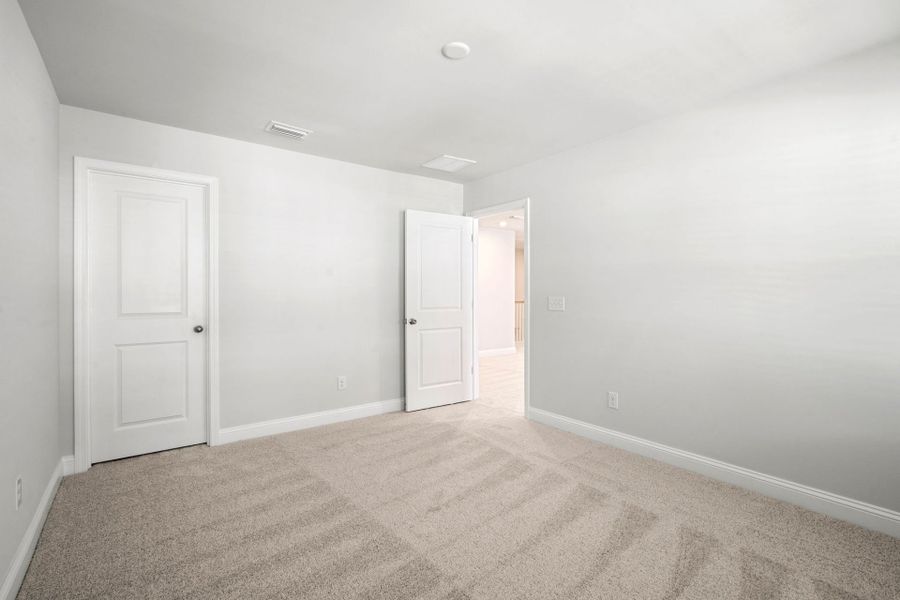 Spacious, unfurnished interior of a new home in Waterways, Richmond Hill (Image 34).