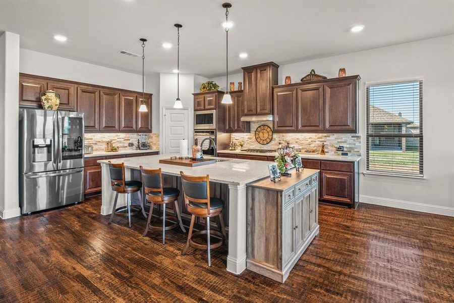 Double Ovens, Gas Cooktop, Walk-in pantry, stone back backsplash, huge Island Double Ovens, Gas Cooktop, Walk-in pantry, stone back backsplash, huge Island