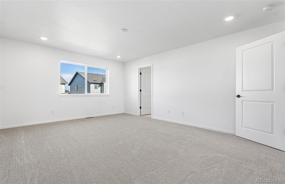 Spacious, unfurnished interior of a new home in Harvest Crossing, Aurora (Image 7). Spacious, unfurnished interior of a new home in Harvest Crossing, Aurora (Image 7).