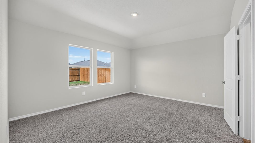 Spacious, unfurnished interior of a new home in The Hills at Reunion, Newark (Image 26).