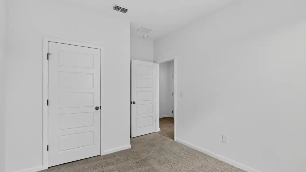 Spacious, unfurnished interior of a new home in Bridle Creek, Jacksonville (Image 17).