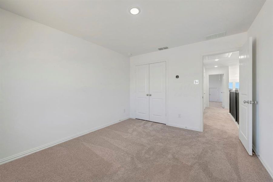 Spacious, unfurnished interior of a new home in Lily Creek at Sutton Fields, Aubrey (Image 32).