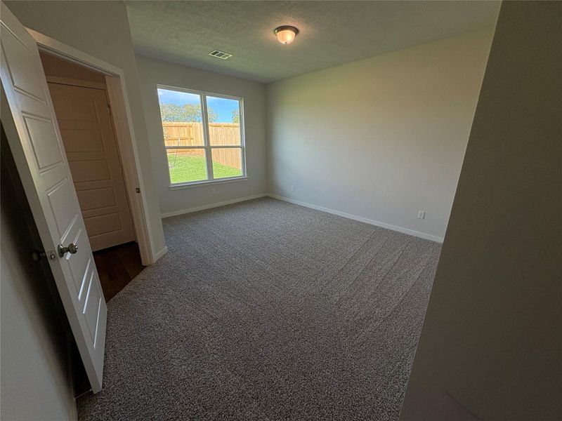 Spacious, unfurnished interior of a new home in , Huntsville (Image 15).