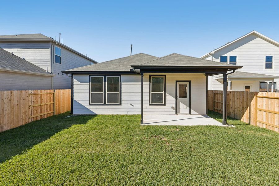 Exterior details and patio area of a home in Mavera, Conroe (Image 2).