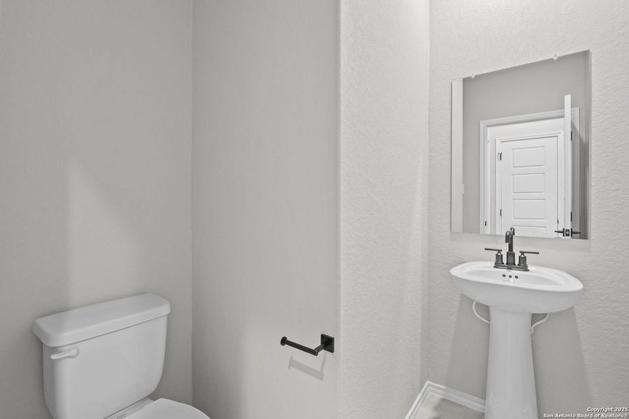 Furnished interior view inside a new home in Comanche Ridge, San Antonio (Image 69). Furnished interior view inside a new home in Comanche Ridge, San Antonio (Image 69).