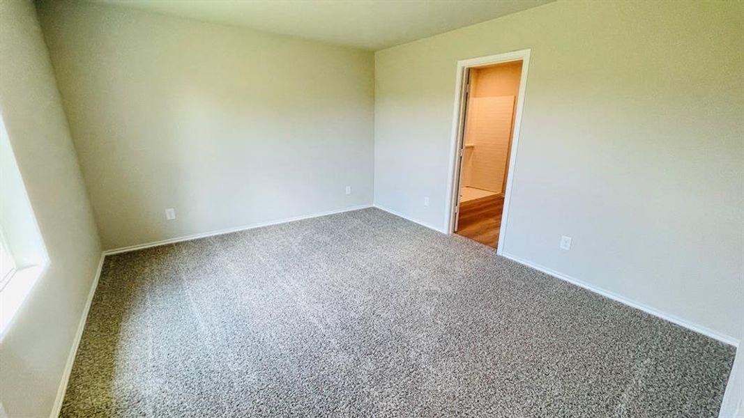 Spacious, unfurnished interior of a new home in Sunnycreek, Fort Worth (Image 9).