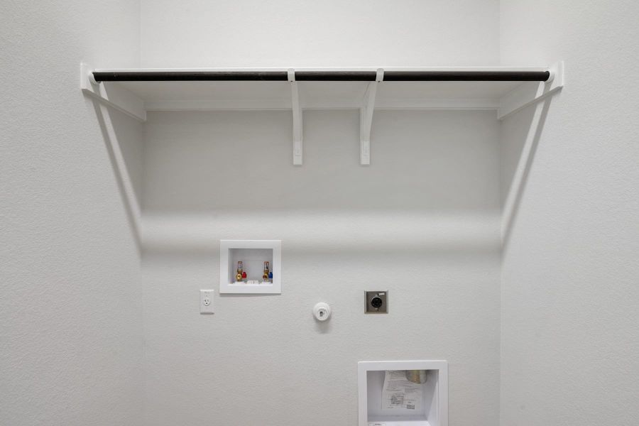 Spacious, unfurnished interior of a new home in Heritage, Dripping Springs (Image 34).