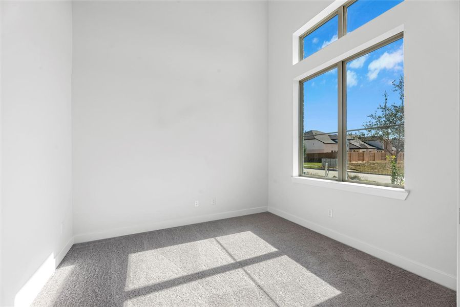 Spacious, unfurnished interior of a new home in Lago Mar, Texas City (Image 20).