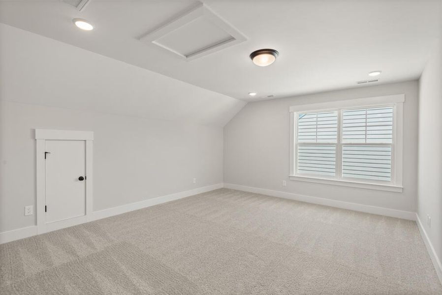 Spacious, unfurnished interior of a new home in Wexford, Elon (Image 65).