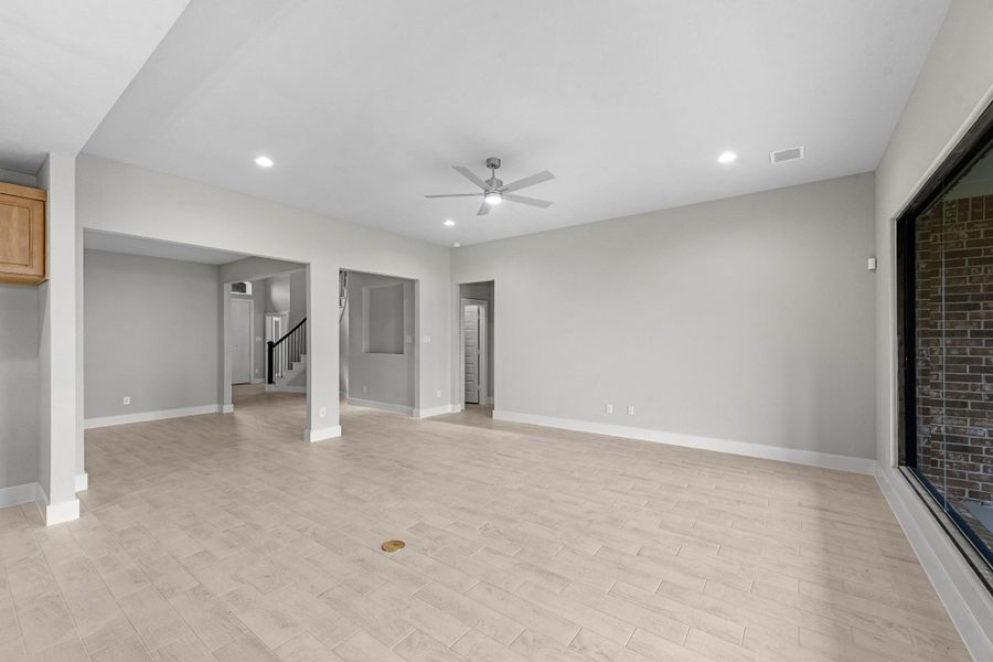 Spacious, unfurnished interior of a new home in Morton Creek Ranch, Katy (Image 26).