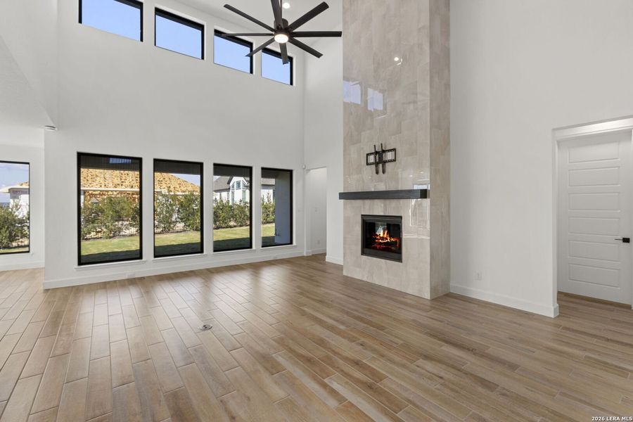 Spacious, unfurnished interior of a new home in Esperanza, Boerne (Image 24).