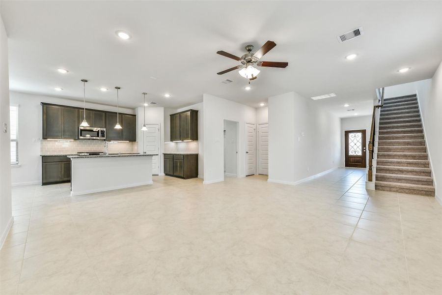 Spacious, unfurnished interior of a new home in Anderson Lakes, Houston (Image 22).