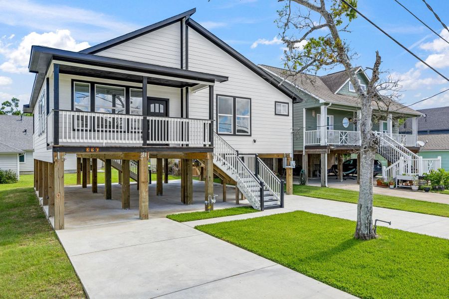 Front exterior of a new home in , La Porte, TX, highlighting curb appeal (Image 1). Front exterior of a new home in , La Porte, TX, highlighting curb appeal (Image 1).