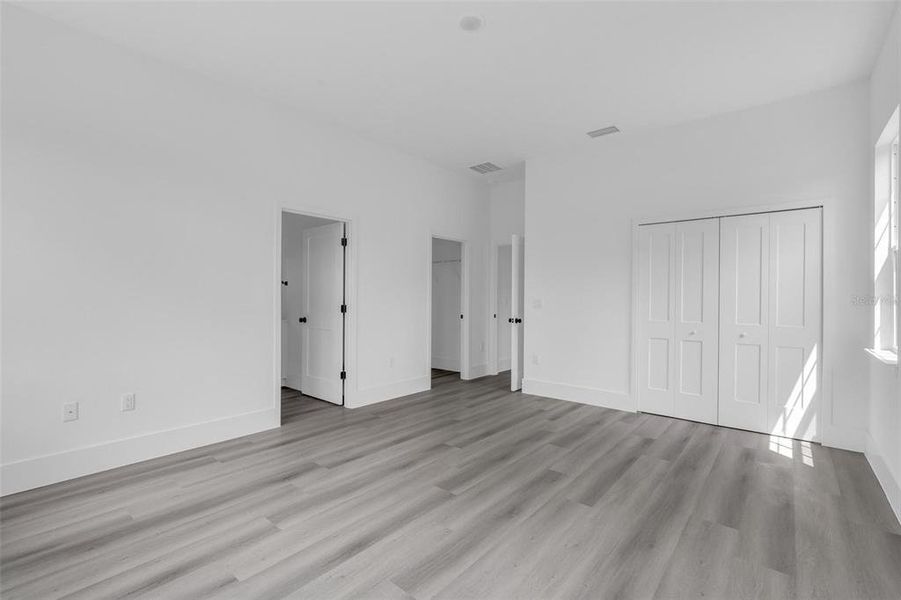 Spacious, unfurnished interior of a new home in , Ocala (Image 17).