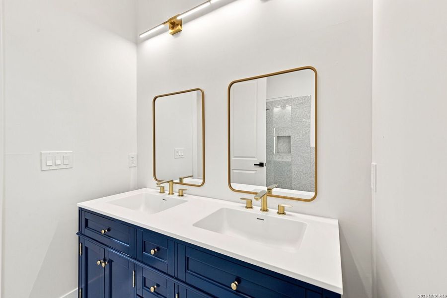Furnished interior view inside a new home in , Bandera (Image 5).