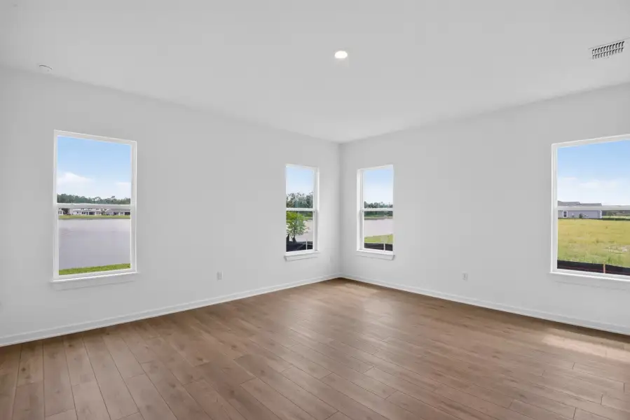 Spacious, unfurnished interior of a new home in Ardisia Park, New Smyrna Beach (Image 26).