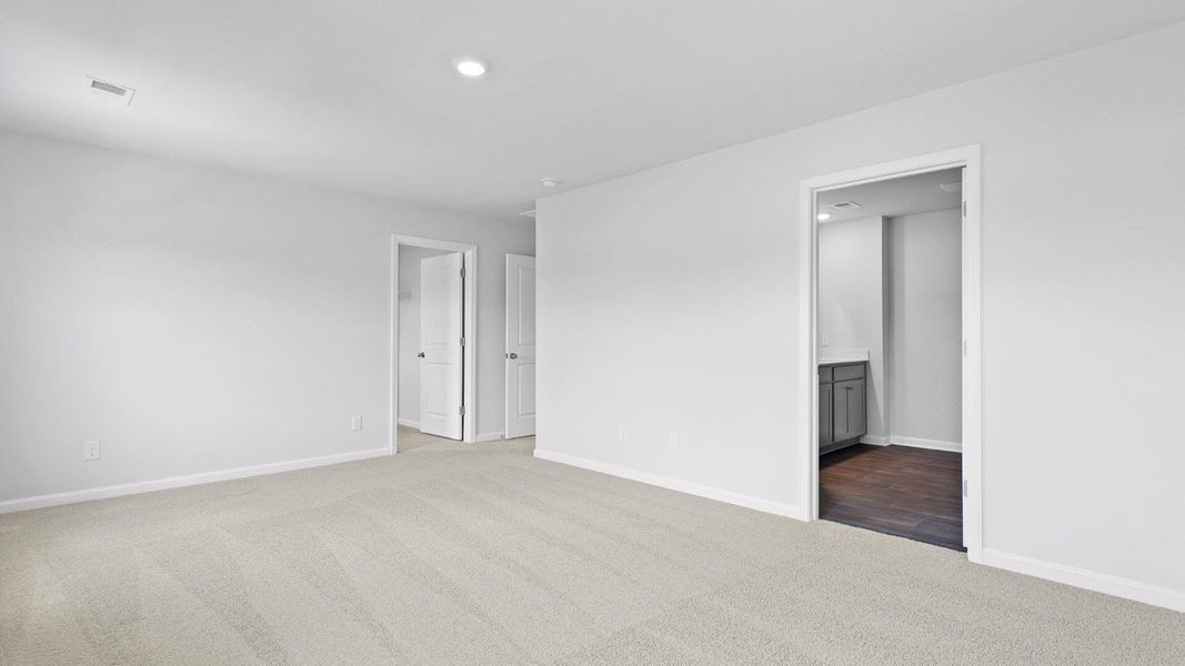 Spacious, unfurnished interior of a new home in Carolina Groves, Moncks Corner (Image 19).