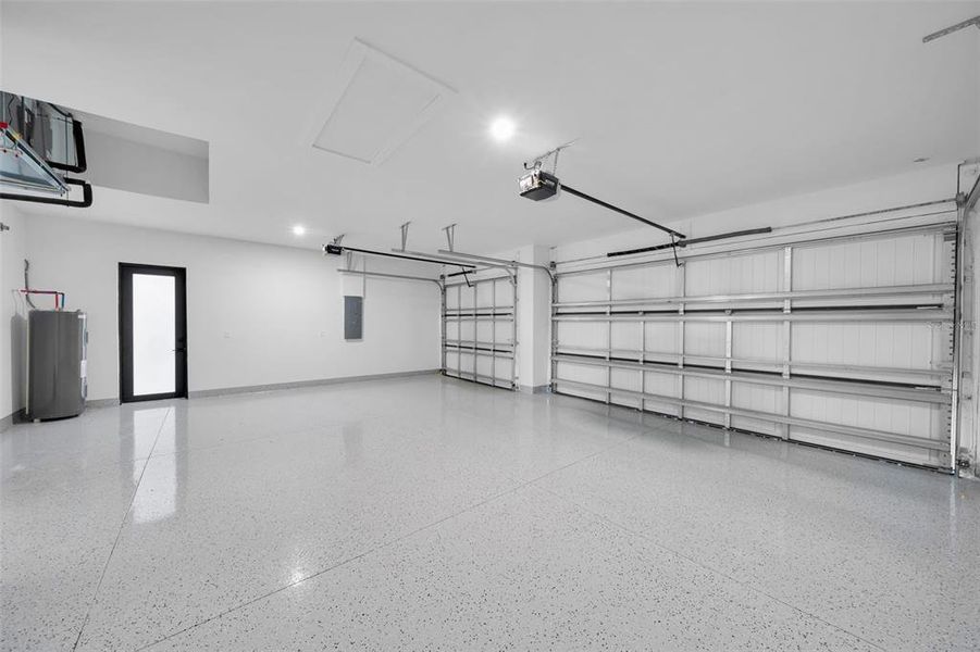 Spacious, unfurnished interior of a new home in , Cape Coral (Image 23).