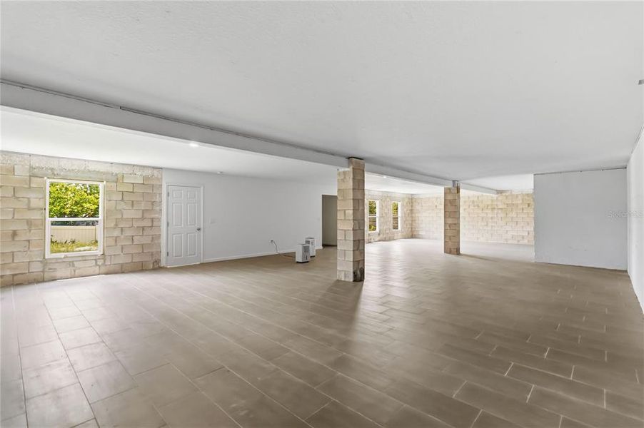 Spacious, unfurnished interior of a new home in , Deltona (Image 24).