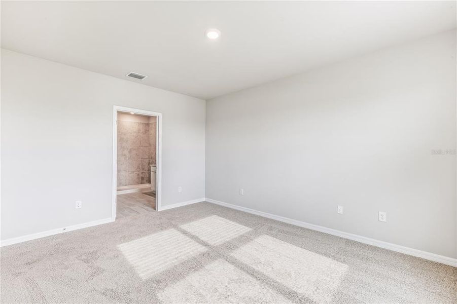 Spacious, unfurnished interior of a new home in Seagrass, Punta Gorda (Image 14).