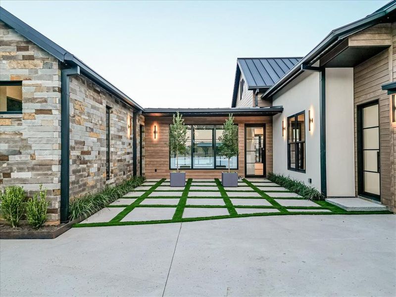 Exterior details and patio area of a home in , Graford (Image 2).