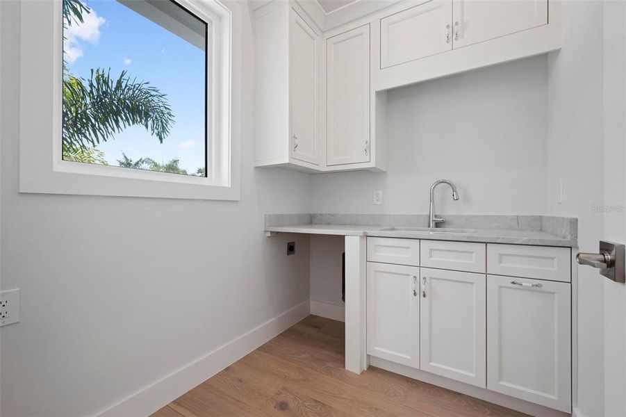 Furnished interior view inside a new home in , Sarasota (Image 47).