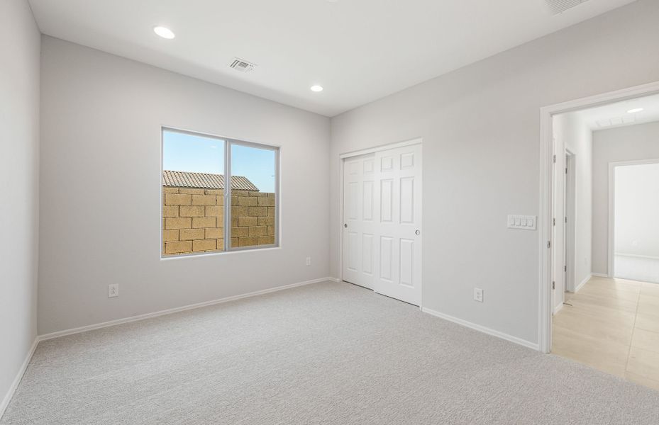 Spacious, unfurnished interior of a new home in Parkside at Anthem at Merrill Ranch, Florence (Image 25).