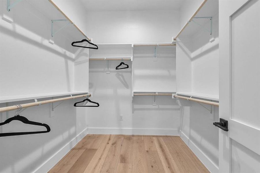 Spacious, unfurnished interior of a new home in , Grapevine (Image 19).