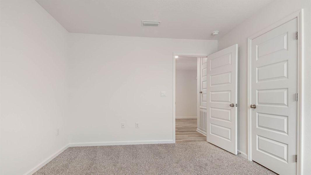 Representative unfurnished interior of a home built from the Ryder by D.R. Horton in Ashton Park Phase III, Freeport (Image 25).