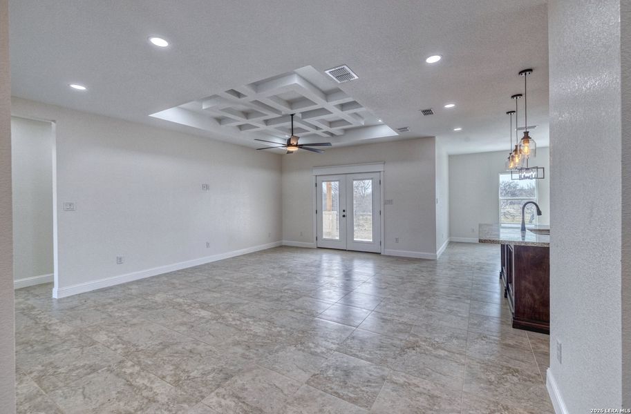 Spacious, unfurnished interior of a new home in , Uvalde (Image 15).