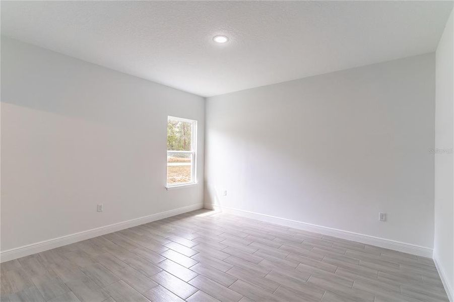 Spacious, unfurnished interior of a new home in , Ocala (Image 23).