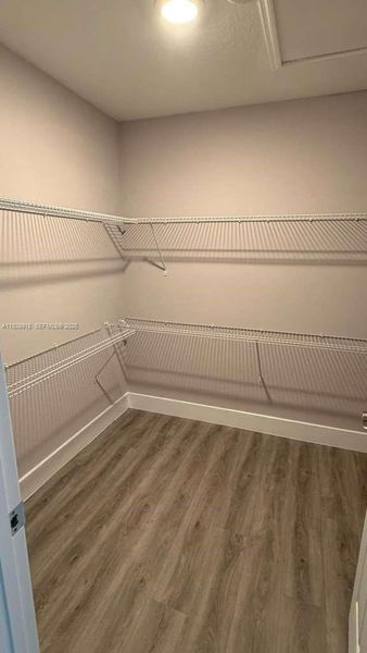 Spacious, unfurnished interior of a new home in , Sebring (Image 52).