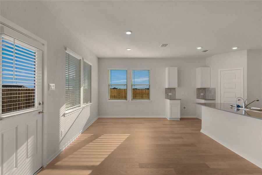 REPRESENTATIVE OF FLOOR PLAN ONLY REPRESENTATIVE OF FLOOR PLAN ONLY