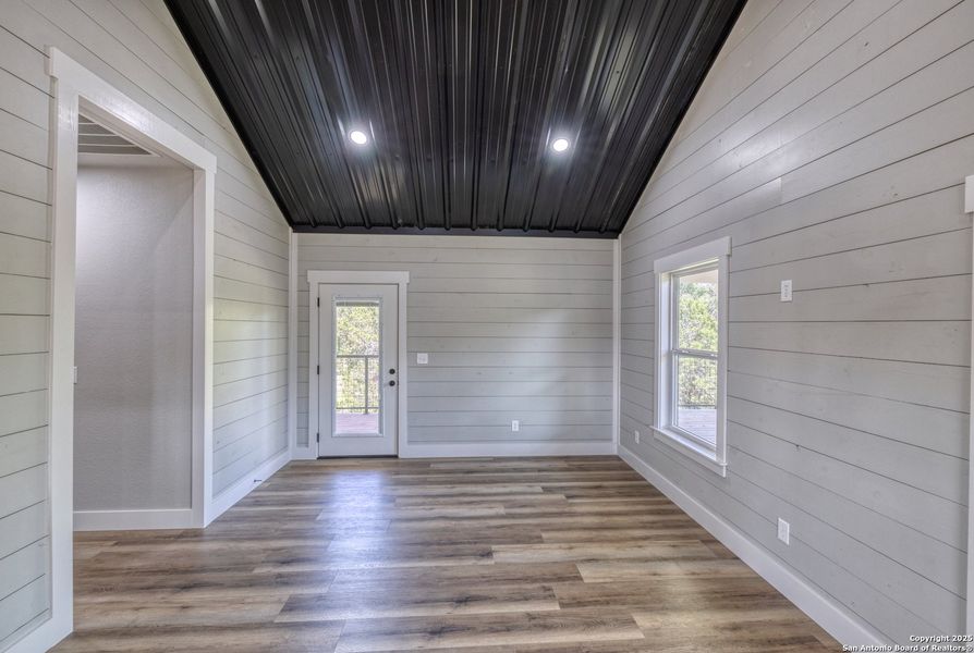 Spacious, unfurnished interior of a new home in , Leakey (Image 10).