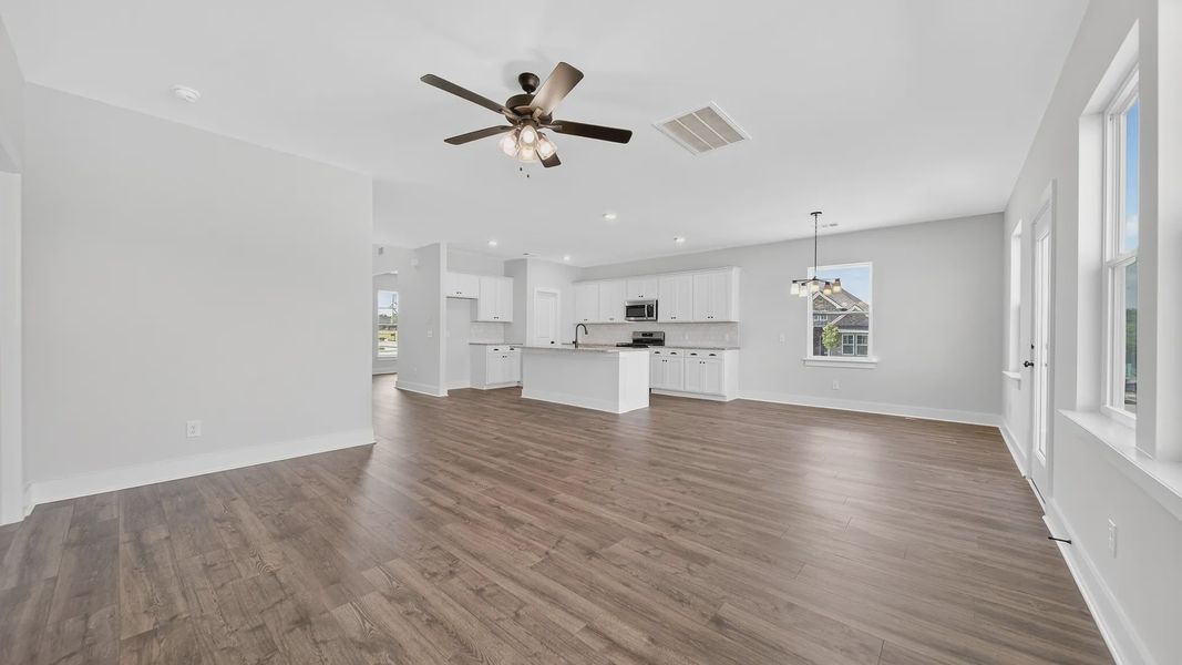 Spacious, unfurnished interior of a new home in McClure Farms, Columbia (Image 39).
