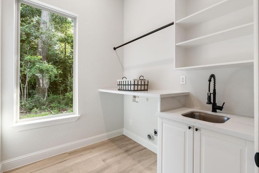 Furnished interior view inside a new home in , Tomball (Image 33). Furnished interior view inside a new home in , Tomball (Image 33).