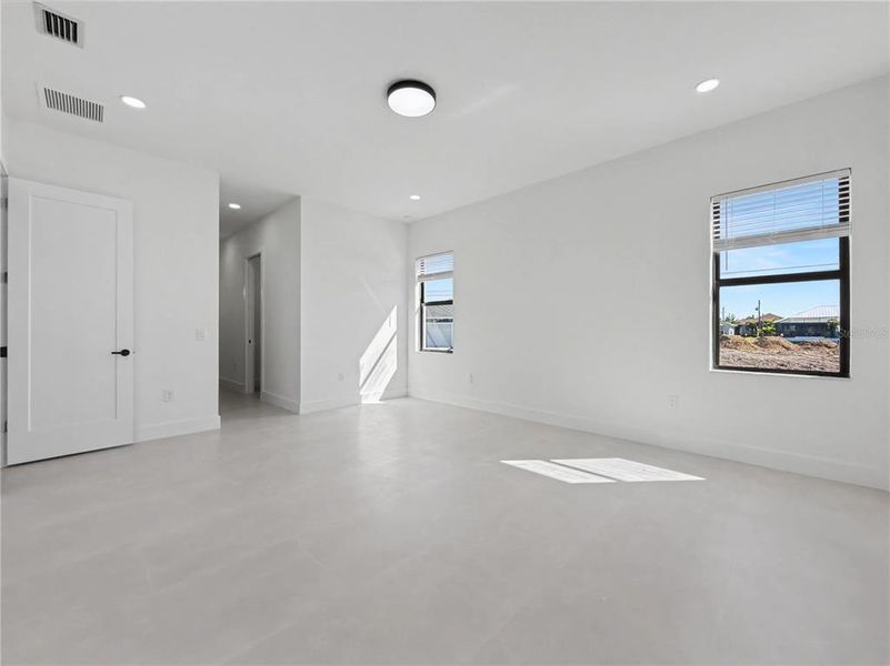 Spacious, unfurnished interior of a new home in , Port Charlotte (Image 24).