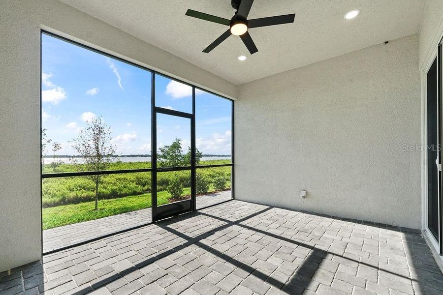 Spacious, unfurnished interior of a new home in , Lake Alfred (Image 36).
