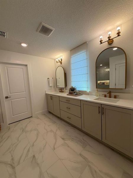 Furnished interior view inside a new home in , Winter Garden (Image 25).