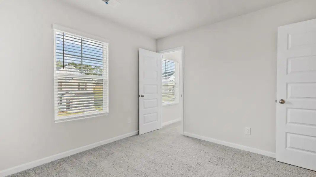 Representative unfurnished interior of a home built from the Ansley by D.R. Horton in Walden Ridge, Macon (Image 27).