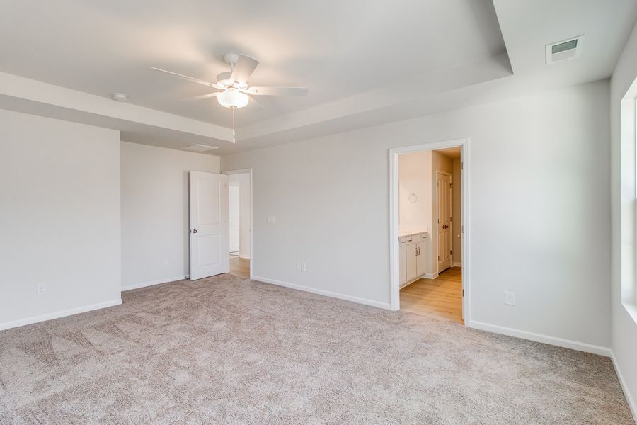 Spacious, unfurnished interior of a new home in Winston Point, Gilbert (Image 25).
