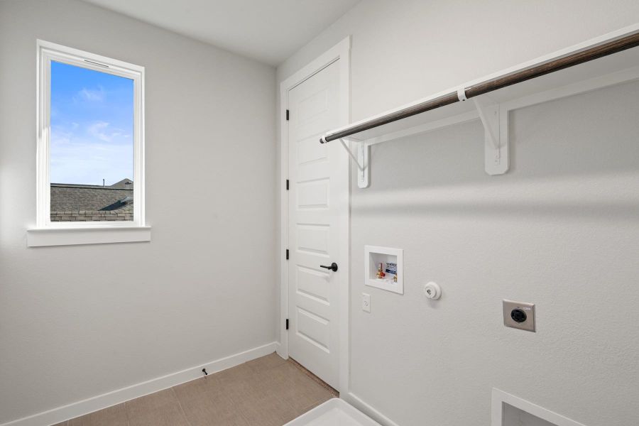 Spacious, unfurnished interior of a new home in Flora, Hutto (Image 36).