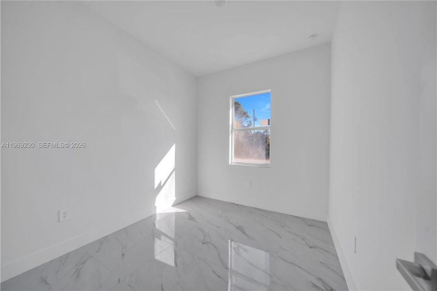 Spacious, unfurnished interior of a new home in , Lehigh Acres (Image 31).