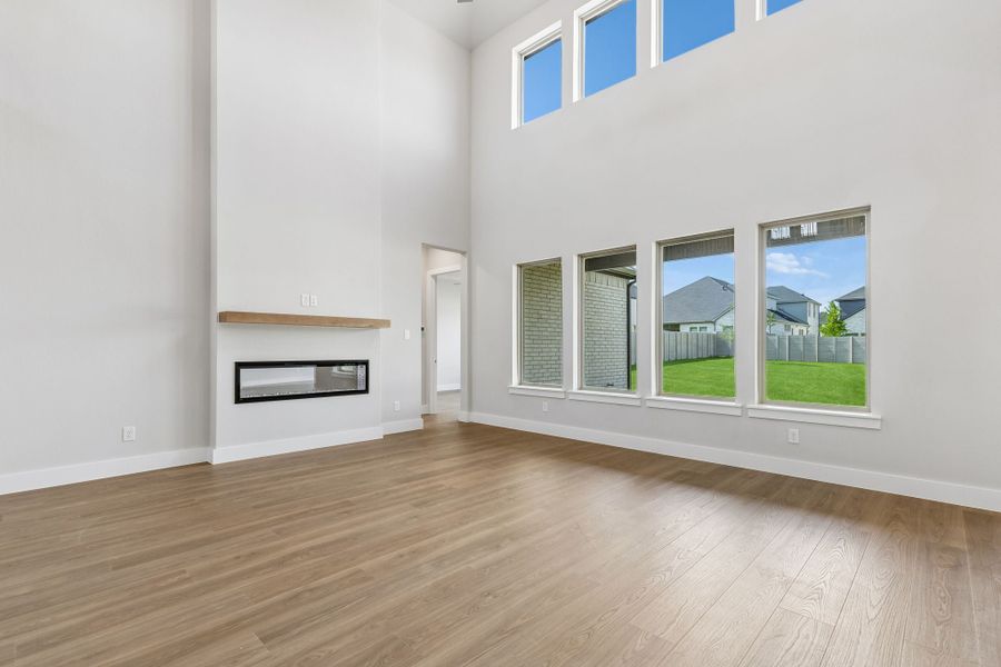 Spacious, unfurnished interior of a new home in Painted Tree Lakeside, McKinney (Image 17).