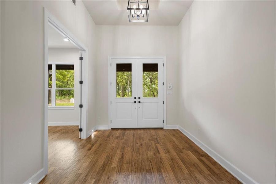 Spacious, unfurnished interior of a new home in , Mineola (Image 21).